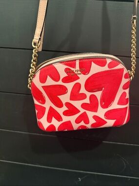 NWOT kate spade Red Heart Print Crossbody with Gold Chain Detail